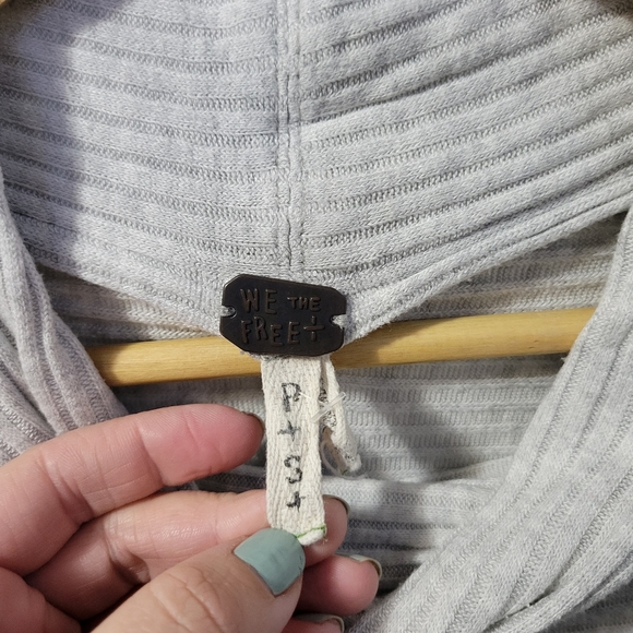 WE THE FREE | Light Gray Long Sleeve Top - Picture 5 of 9